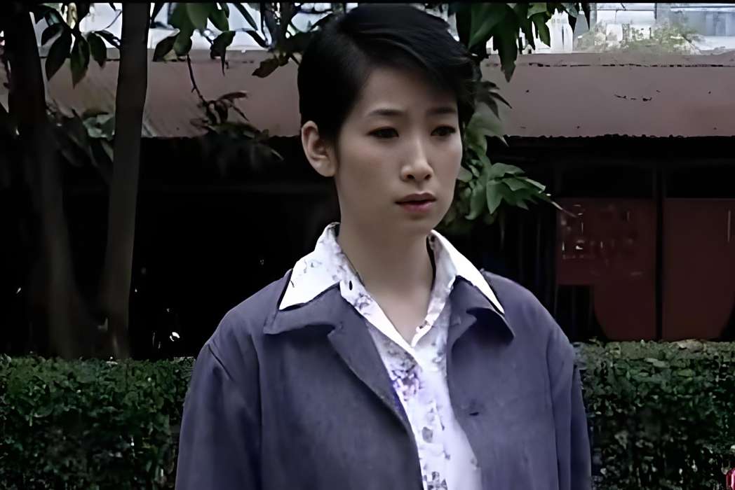 春妮(家庭倫理劇《女人的選擇》中的角色,由秦海璐飾演) 春妮(家庭倫理劇《女人的選擇》中的角色,由秦海璐飾演)