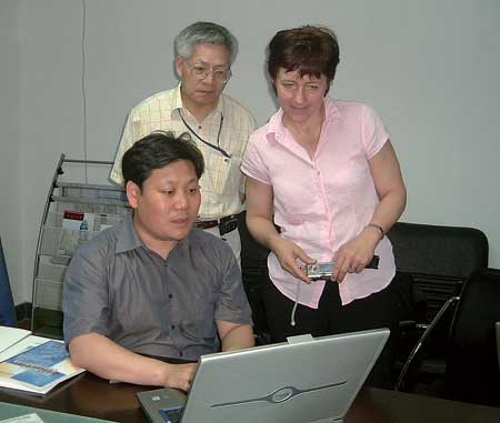 2005年李成名與國外專家交流