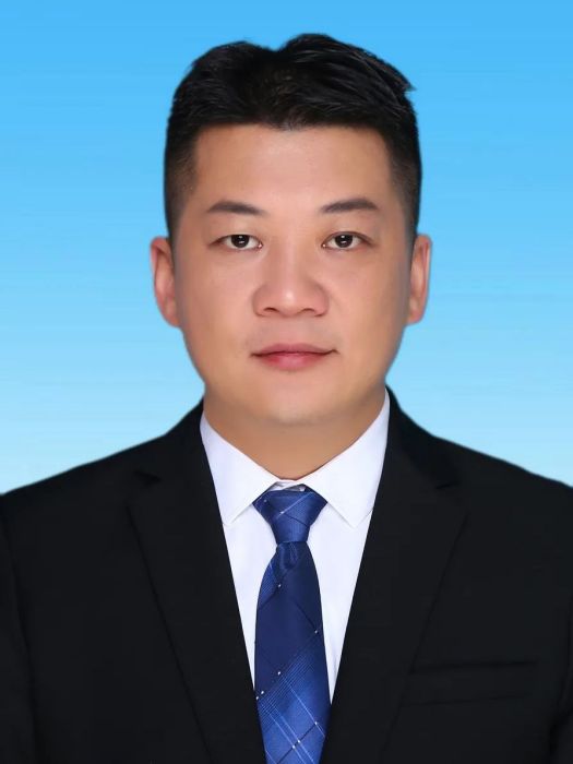 王宏偉(內蒙古自治區評論家協會第五屆主席團副主席、副秘書長) 王宏偉(內蒙古自治區評論家協會第五屆主席團副主席、副秘書長)