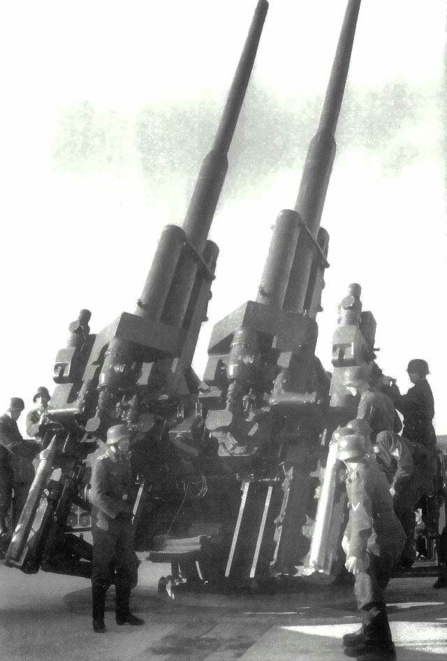 柏林動物園防空塔上的FLAK40高炮