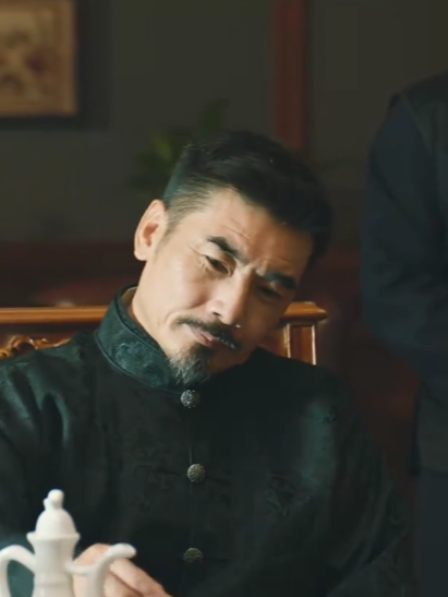 尹世雄(《錯愛雙生》中的角色,由武嘉輝扮演) 尹世雄(《錯愛雙生》中的角色,由武嘉輝扮演)