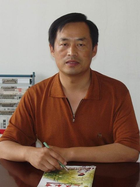 王立慶(山東平度市萬家鎮萬家中學校長) 王立慶(山東平度市萬家鎮萬家中學校長)