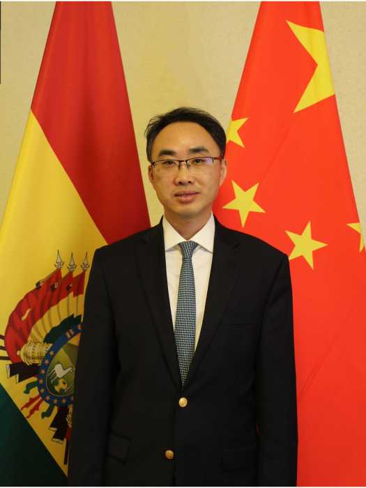 王亮(中華人民共和國駐多民族玻利維亞國特命全權大使) 王亮(中華人民共和國駐多民族玻利維亞國特命全權大使)