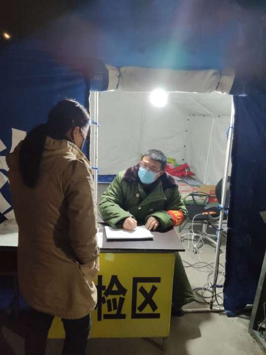 姜瑞鵬(石嘴山市退役軍人事務局業務科副科長) 姜瑞鵬(石嘴山市退役軍人事務局業務科副科長)