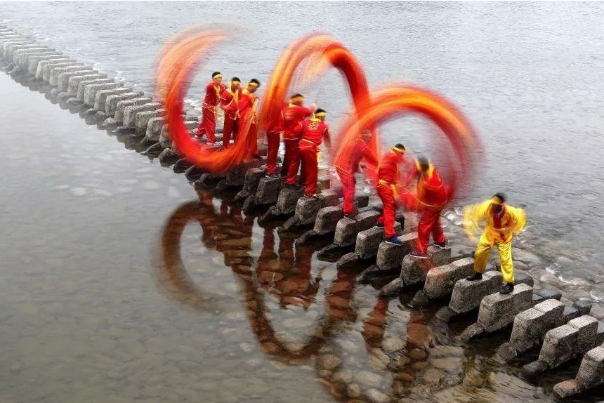 龍舞（碇步龍）(碇步龍（碇步龍）)