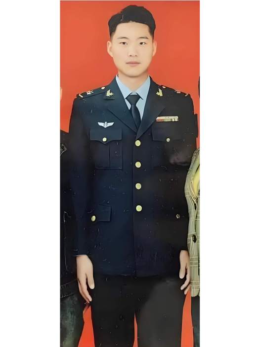 劉雨航(中國人民解放軍裝備方隊隊員) 劉雨航(中國人民解放軍裝備方隊隊員)