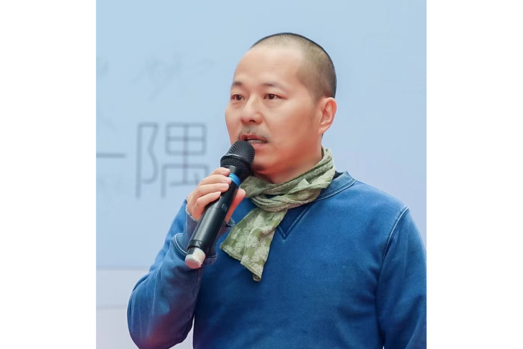 何玲(中國湖南籍藝術家,湖南省青年美術家協會副主席) 何玲(中國湖南籍藝術家,湖南省青年美術家協會副主席)