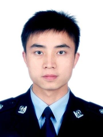 陳忠飛(貴州省遵義市鳳岡縣公安局黨委委員、政工室主任、二級警長) 陳忠飛(貴州省遵義市鳳岡縣公安局黨委委員、政工室主任、二級警長)