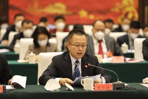 王三民(內蒙古自治區政協委員、內蒙古伊泰集團有限公司董事、鄂爾多斯市伊泰投資控股有限責任公司總經理) 王三民(內蒙古自治區政協委員、內蒙古伊泰集團有限公司董事、鄂爾多斯市伊泰投資控股有限責任公司總經理)