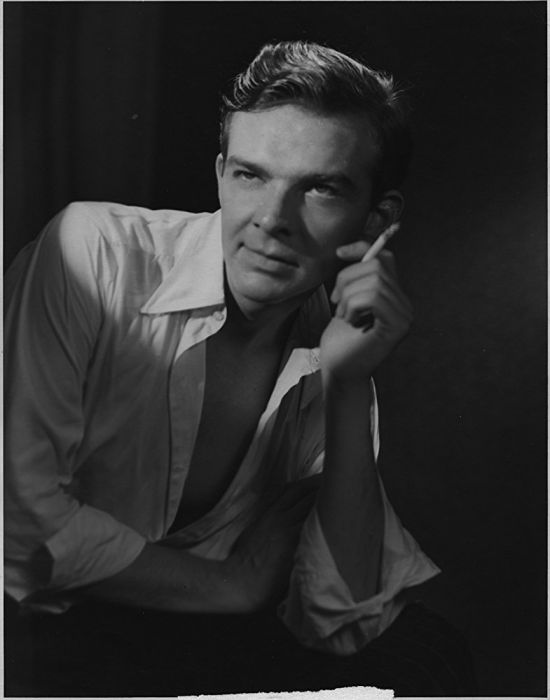 伍德羅夫·帕弗雷(Woodrow Parfrey) 伍德羅夫·帕弗雷(Woodrow Parfrey)