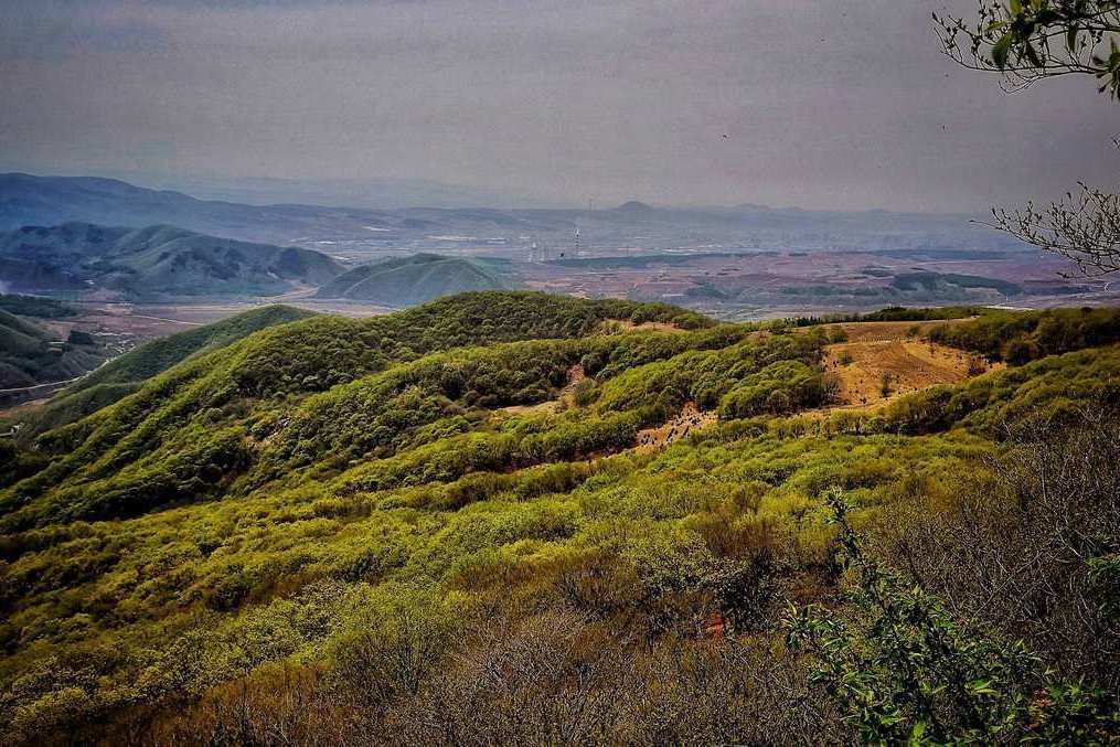 磨盤山(長白山系吉林哈達嶺下的山脈)