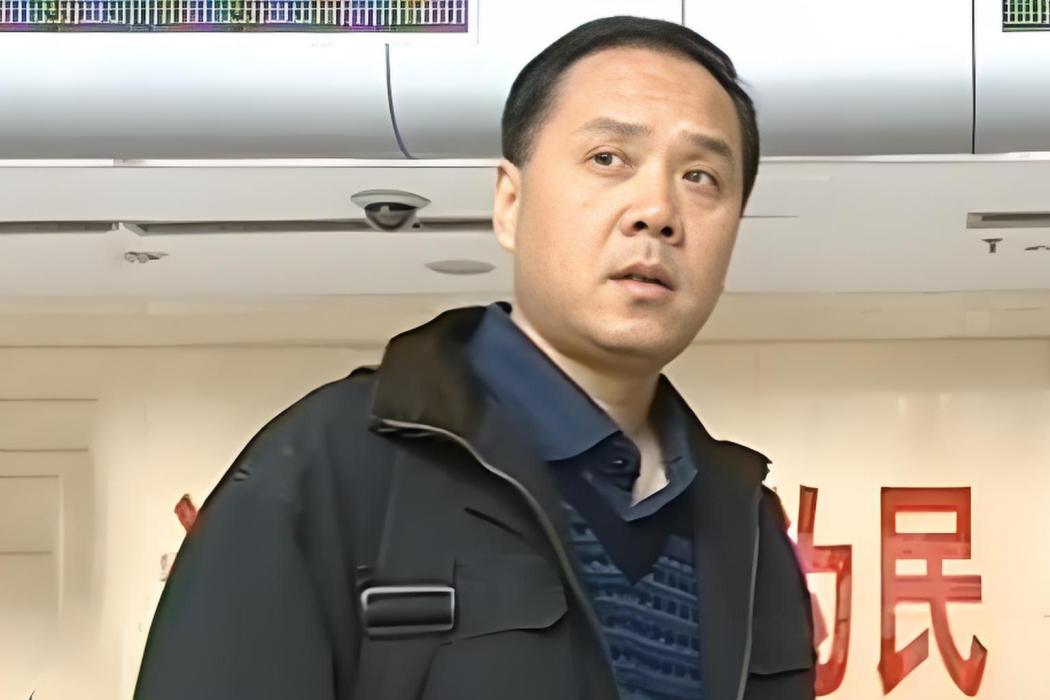 張耀東(電視劇《不負天職》中的角色) 張耀東(電視劇《不負天職》中的角色)