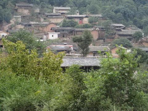 石岩壩村 石岩壩村