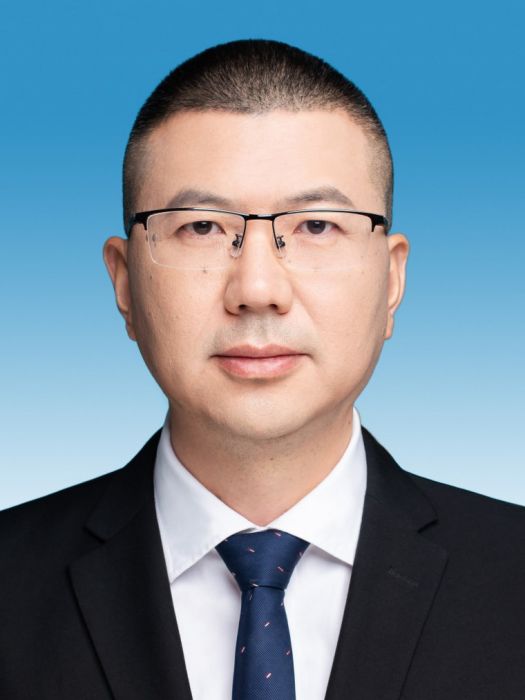 周舟(湖北省宜昌市伍家崗區政協副主席,區工商聯主席) 周舟(湖北省宜昌市伍家崗區政協副主席,區工商聯主席)