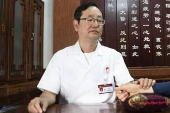 李多(四川省名中醫,南充市中醫醫院骨傷科主任中醫師) 李多(四川省名中醫,南充市中醫醫院骨傷科主任中醫師)