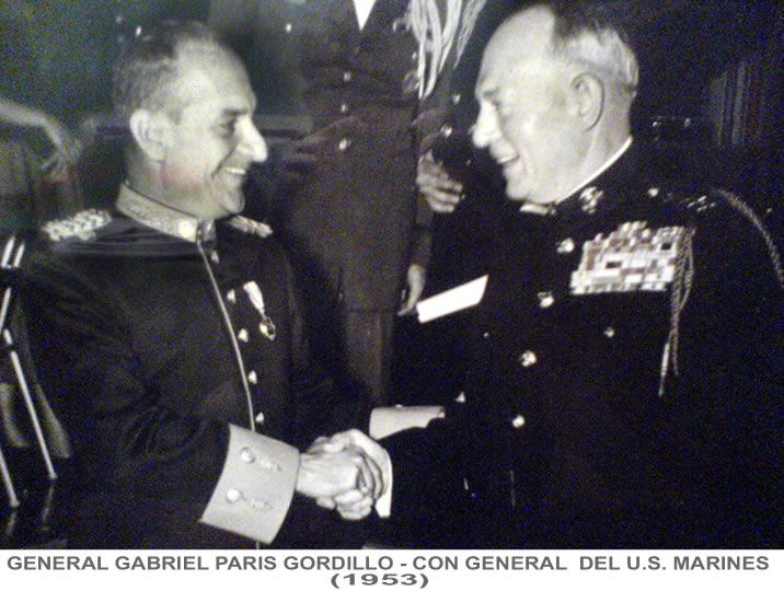 1953年，帕里斯將軍會見美國海軍陸戰隊的將軍