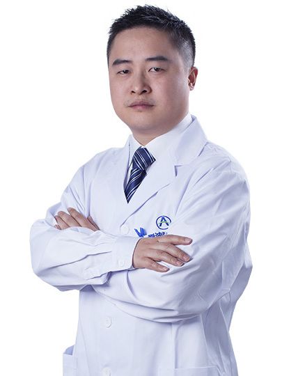 周波(成都愛迪眼科醫院眼底病專科副主任) 周波(成都愛迪眼科醫院眼底病專科副主任)