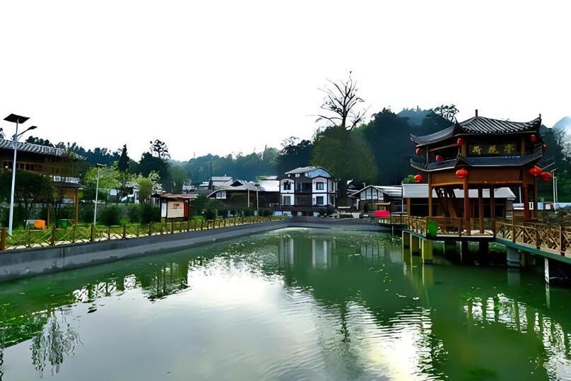 岩底莊 岩底莊