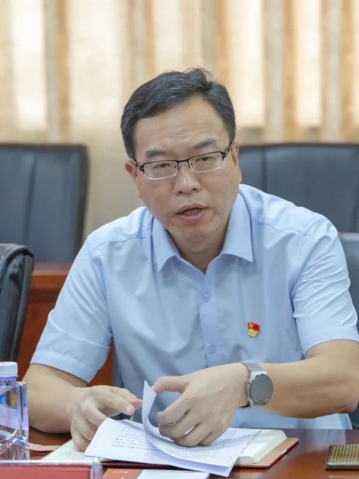 陳志雄(福建龍溪軸承(集團)股份有限公司黨委副書記、董事、總經理) 陳志雄(福建龍溪軸承(集團)股份有限公司黨委副書記、董事、總經理)