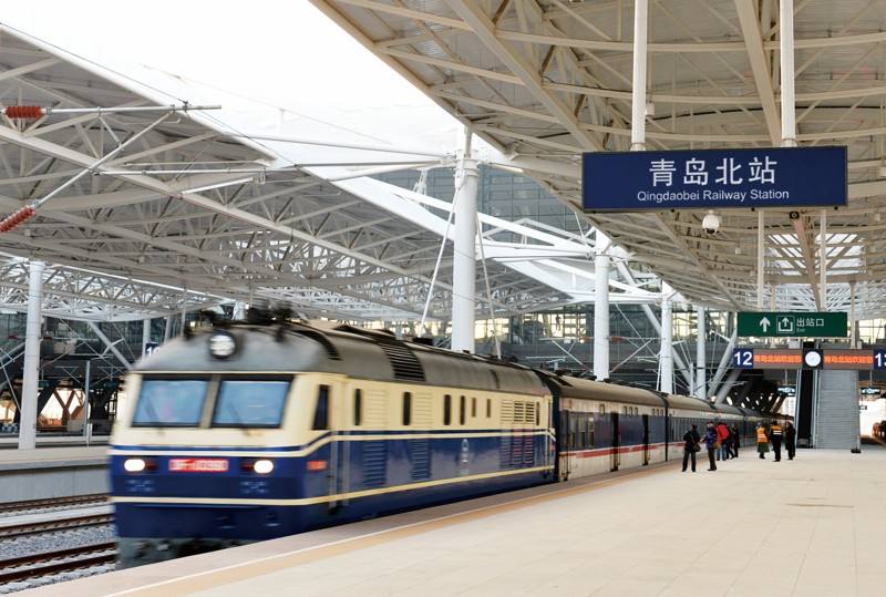 青島北站停靠特快列車