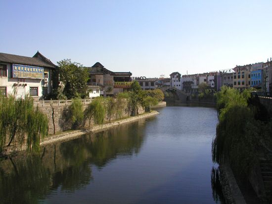 安山鎮(湖北武漢市江夏區安山鎮) 安山鎮(湖北武漢市江夏區安山鎮)
