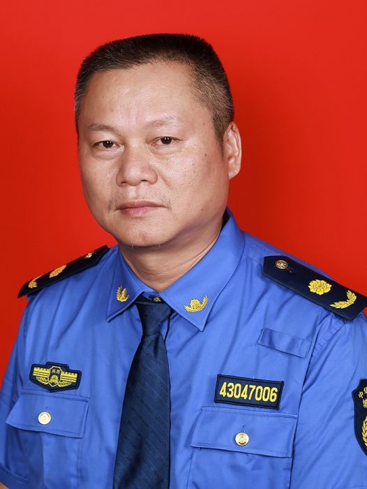 劉文斌(湘潭縣城市管理和綜合執法局黨組成員、總工程師) 劉文斌(湘潭縣城市管理和綜合執法局黨組成員、總工程師)
