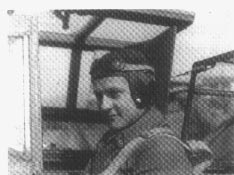 格哈德在他的Bf109G-6“黃色2號”駕駛艙里