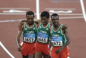 雅典奧運會決賽中的三位衣索比亞選手