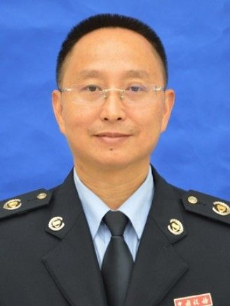 鐘小飛(國家稅務總局永新縣稅務局黨委書記、局長、四級高級主辦) 鐘小飛(國家稅務總局永新縣稅務局黨委書記、局長、四級高級主辦)