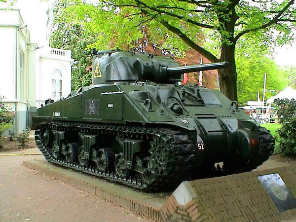 英軍謝爾曼M4A4坦克