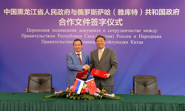 王文濤與尼古拉耶夫共同簽署合作協定