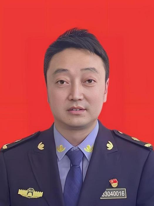 王萬平(四川省甘孜藏族自治州九龍縣綜合行政執法局副局長) 王萬平(四川省甘孜藏族自治州九龍縣綜合行政執法局副局長)