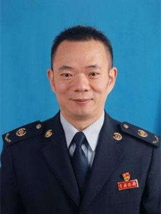 黃志剛(國家稅務總局高安市稅務局黨委委員、副局長) 黃志剛(國家稅務總局高安市稅務局黨委委員、副局長)