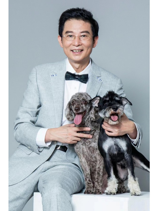 周冰(犬類心理行為學及訓練專家) 周冰(犬類心理行為學及訓練專家)