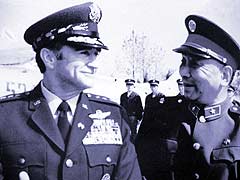 王海與美國空軍參謀長加布里埃爾