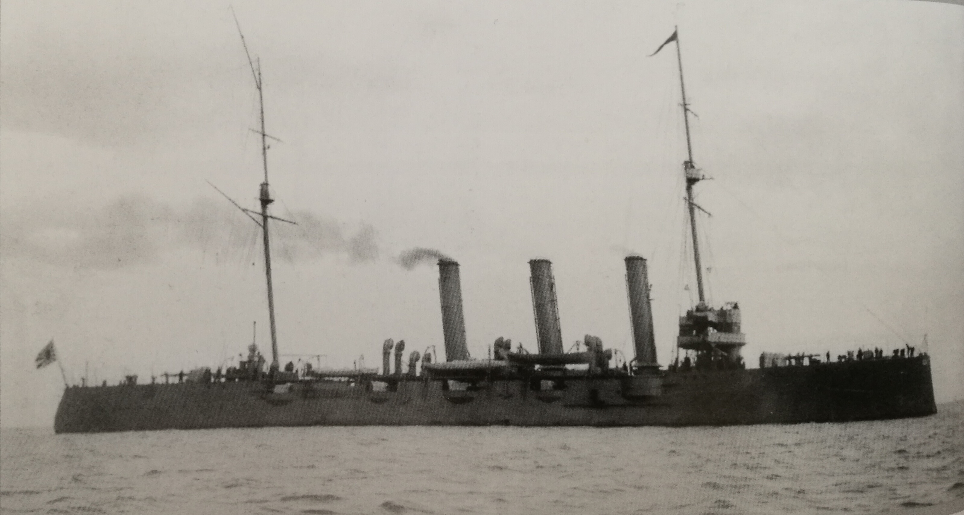 攝於1906年9月3日神戶港，從韓國執行警備任務回國之時的音羽號