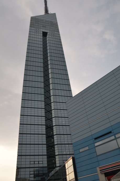 日本福岡市標誌性 建築塔