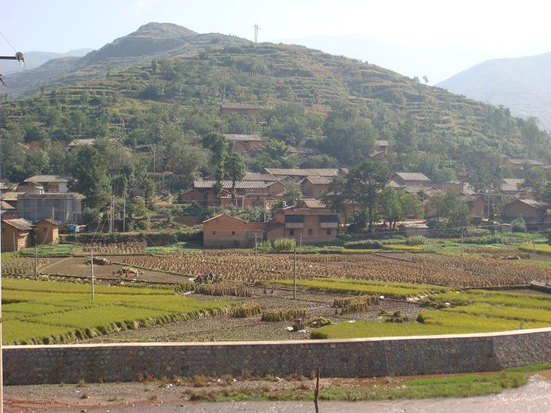 堰溝邊村 堰溝邊村