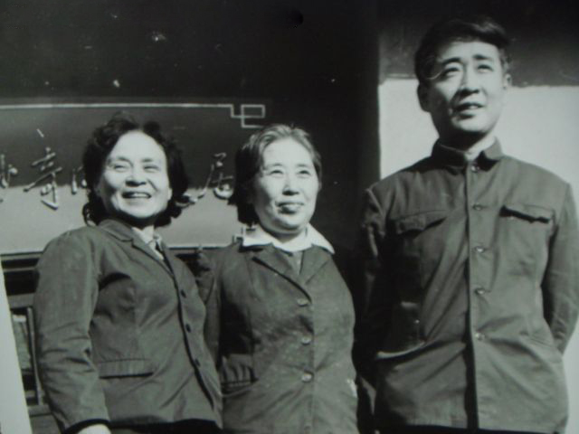 80年代，王光美、劉愛琴、劉源在劉少奇故居