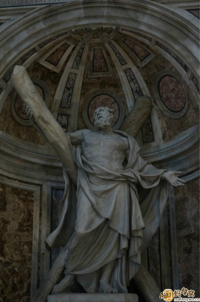 聖彼得大教堂內的聖安德魯雕像