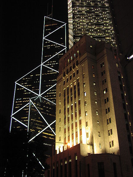 中國銀行大廈（前）及中銀大廈（後）夜景