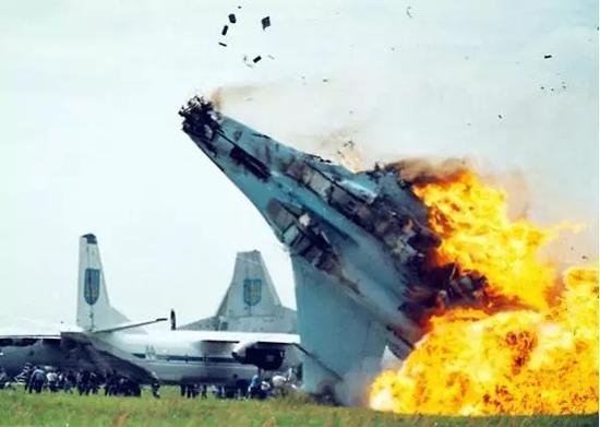 烏克蘭蘇-27戰鬥機墜毀