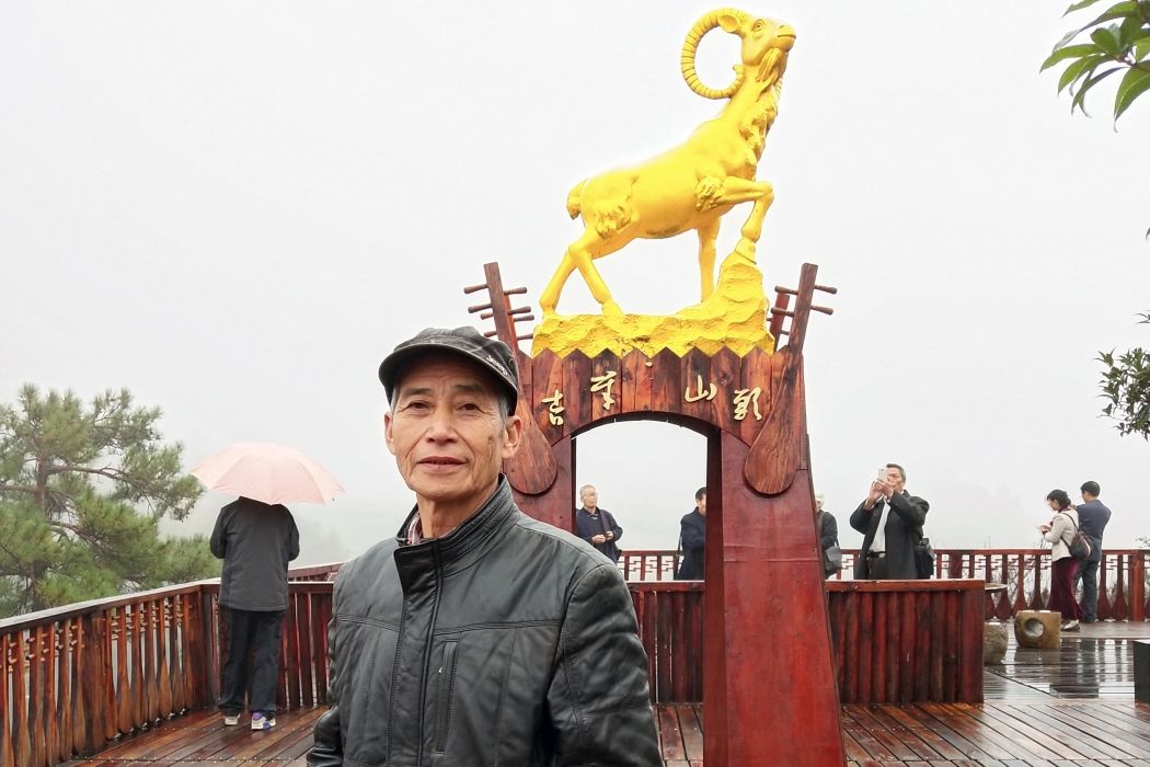 張大倫(中國硬筆書法協會會員) 張大倫(中國硬筆書法協會會員)