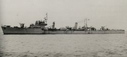 1945年1月攝於舞鶴軍港，即將竣工的榆號