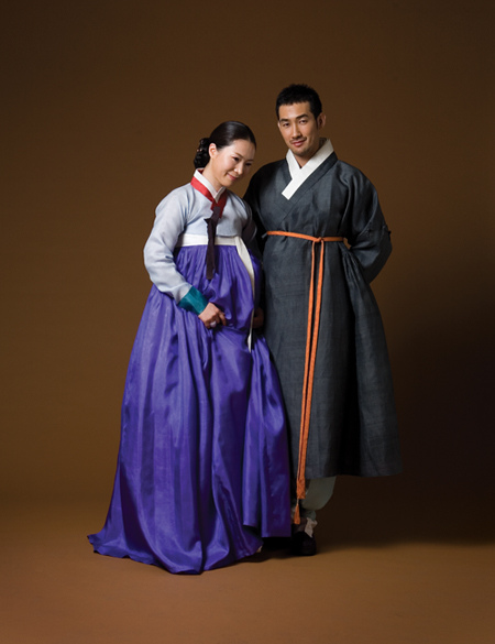 穿道袍的現代韓國人