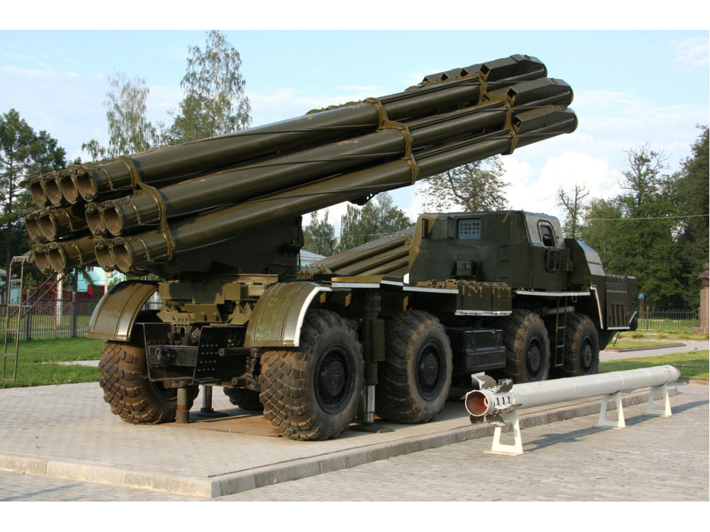 BM-30自行火箭炮
