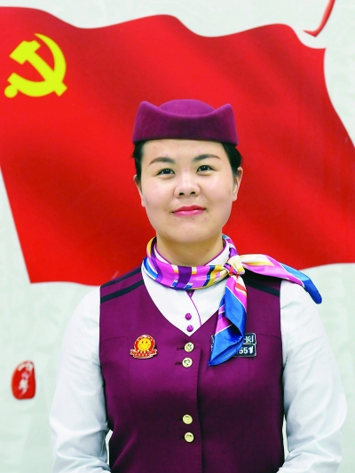 姚婕(中共二十大代表,湖北省武漢市軌道交通2號線漢口火車站中心站長) 姚婕(中共二十大代表,湖北省武漢市軌道交通2號線漢口火車站中心站長)