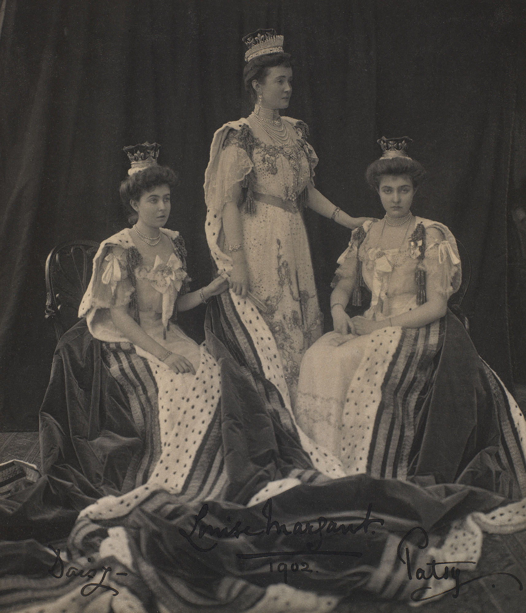 阿瑟王子的妻子，普魯士的瑪格麗特公主，與兩個女兒。