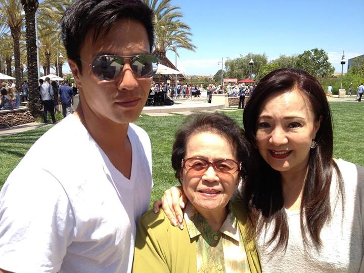 安志傑與媽媽、外婆