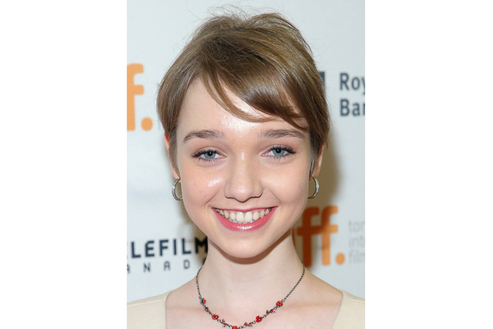 茱莉亞·斯通(Julia Sarah Stone) 茱莉亞·斯通(Julia Sarah Stone)